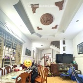Bán nhà Phường Thủ Đức, đường Hồ Văn Tư, 110m2, 3 tầng, 4PN, sổ hồng, giá 5.7 tỷ. LH: 0933125879